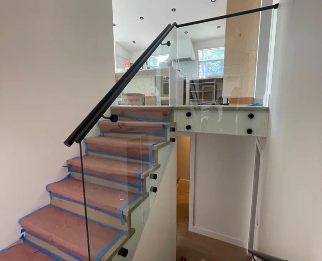 glass-railing-interior-stairs