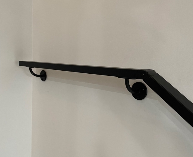 metal-posts-for-handrails
