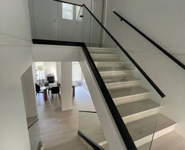 modern-glass-stair-railing