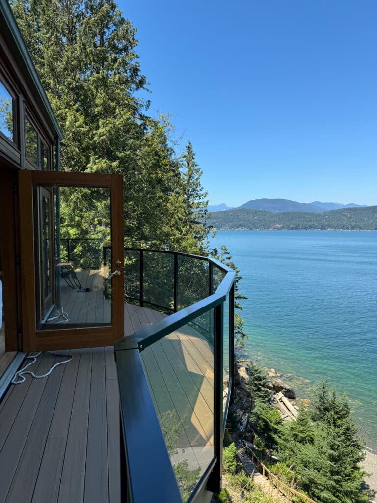 balcony glass railing