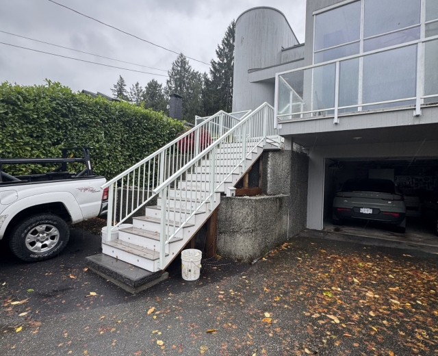 ER03 outdoor railing 2